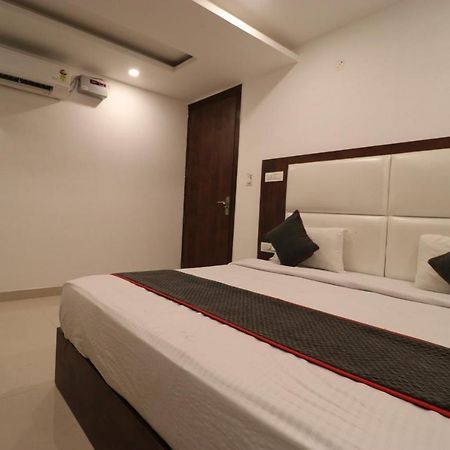 Hotel Tark Inn Near Igi Airport Új-Delhi Kültér fotó