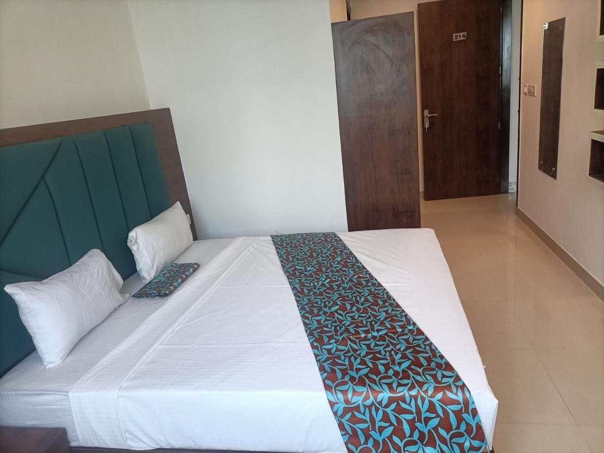 Hotel Tark Inn Near Igi Airport Új-Delhi Kültér fotó