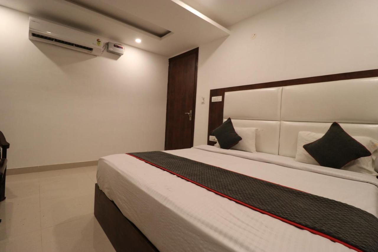 Hotel Tark Inn Near Igi Airport Új-Delhi Kültér fotó