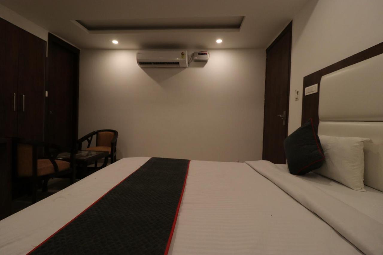 Hotel Tark Inn Near Igi Airport Új-Delhi Kültér fotó